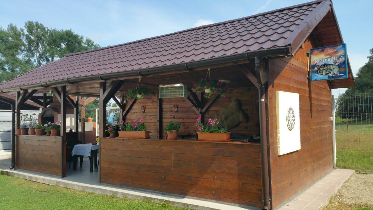 Rosenville Rîşnov Dış mekan fotoğraf