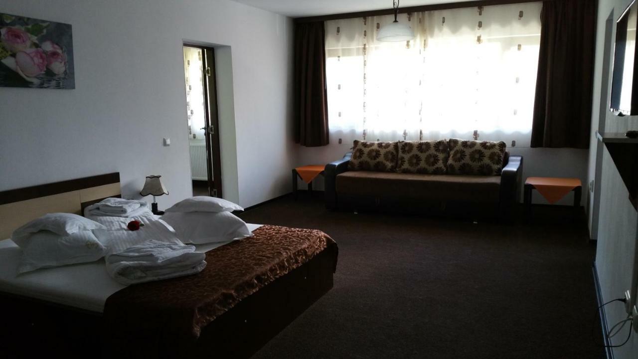 Rosenville Rîşnov Dış mekan fotoğraf