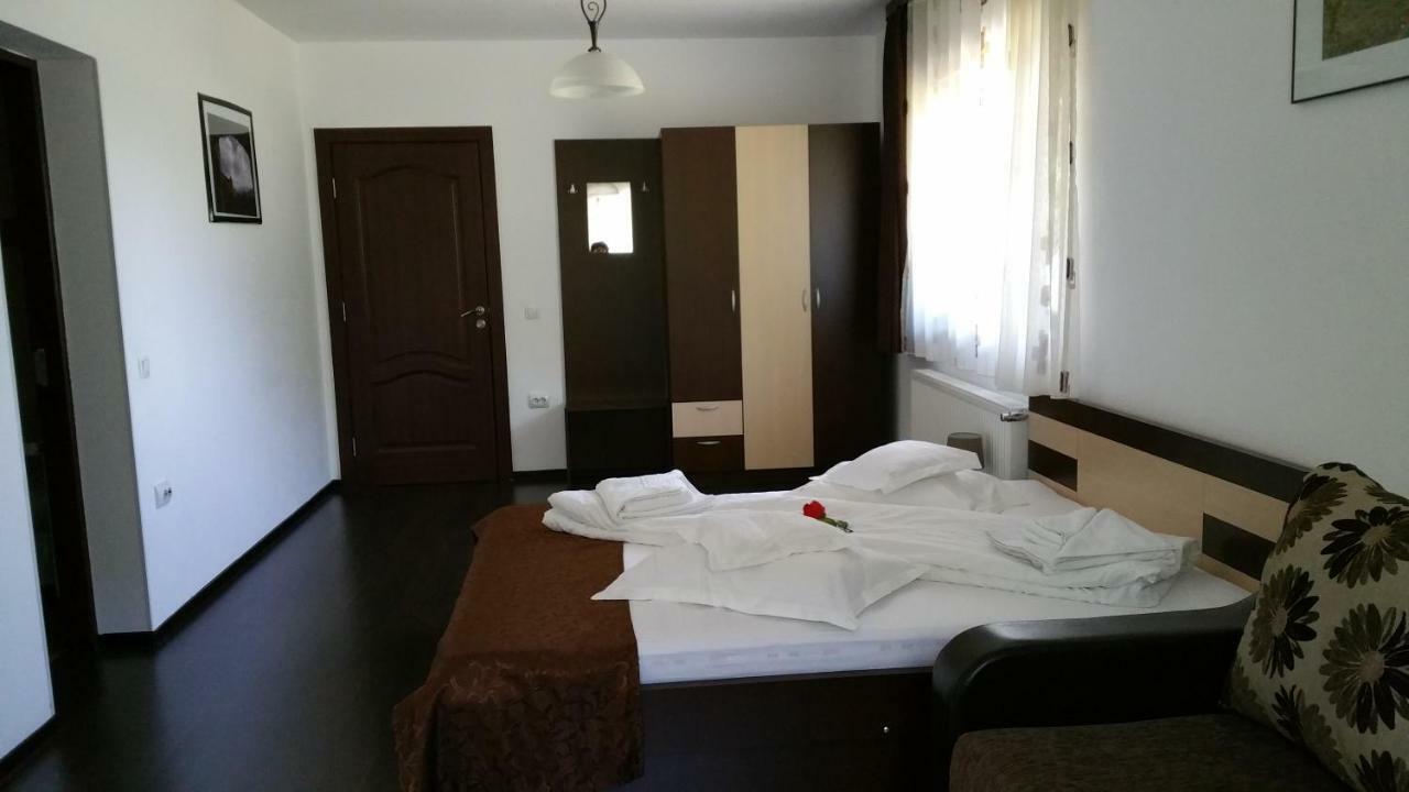 Rosenville Rîşnov Dış mekan fotoğraf